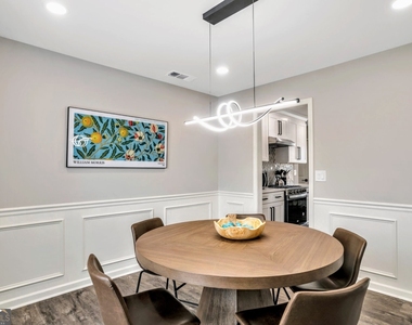 8008 Clearview Circle - Photo Thumbnail 7