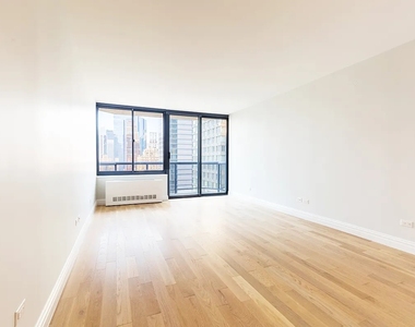 West 48th Street - Photo Thumbnail 6