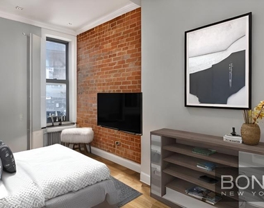 West 52nd Street - Photo Thumbnail 4