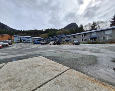 1050 Salmon Creek Ln - Photo Thumbnail 1
