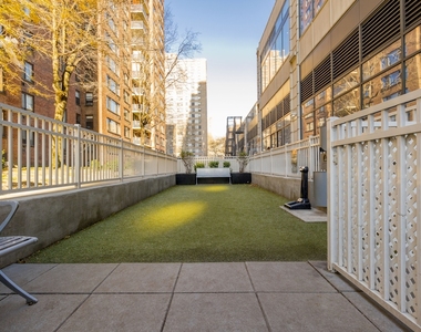Corner of Amsterdam and west 100th street - Photo Thumbnail 9