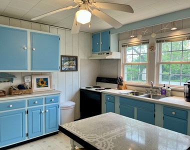 38 Seabreeze Road - Photo Thumbnail 10