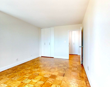 400 East 71st Street - Photo Thumbnail 3