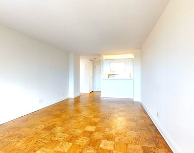 400 East 71st Street - Photo Thumbnail 2