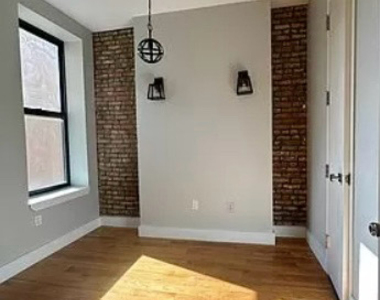 321 Putnam Avenue - Photo Thumbnail 2