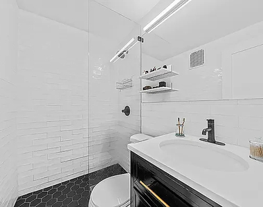 25 East 67th Street - Photo Thumbnail 4