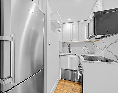 25 East 67th Street - Photo Thumbnail 1