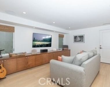 214 Marguerite Avenue - Photo Thumbnail 7