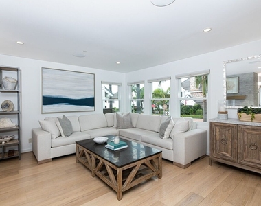 214 Marguerite Avenue - Photo Thumbnail 3