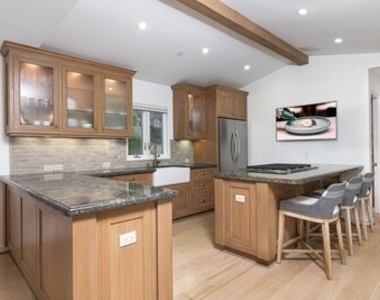 214 Marguerite Avenue - Photo Thumbnail 5