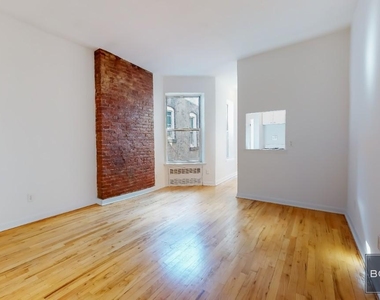 East 85th Street - Photo Thumbnail 0