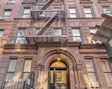 West 45th Street - Photo Thumbnail 5