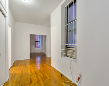 West 45th Street - Photo Thumbnail 1