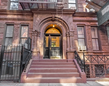 West 45th Street - Photo Thumbnail 6