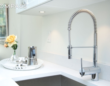 44 E End Avenue - Photo Thumbnail 6
