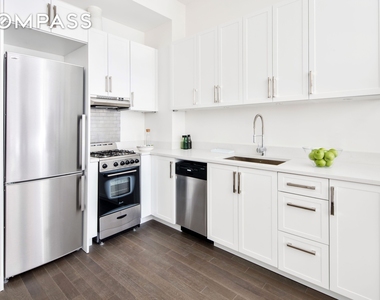 44 E End Avenue - Photo Thumbnail 2
