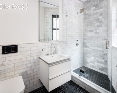 44 E End Avenue - Photo Thumbnail 3