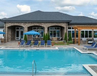 100 Oakbrook Drive - Photo Thumbnail 28