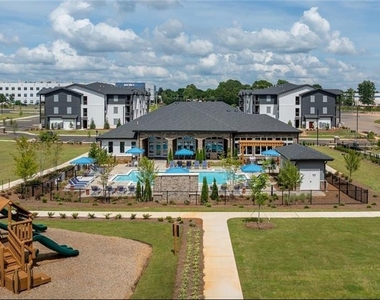 100 Oakbrook Drive - Photo Thumbnail 28