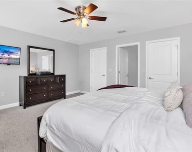 5504 Solterra Circle - Photo Thumbnail 14