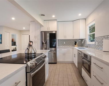 2266 Clematis Street - Photo Thumbnail 4