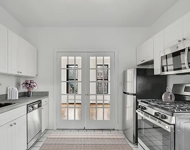 17 Greenwich Avenue - Photo Thumbnail 3