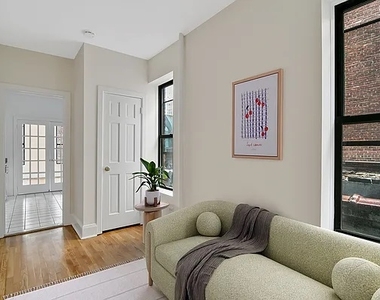 17 Greenwich Avenue - Photo Thumbnail 2