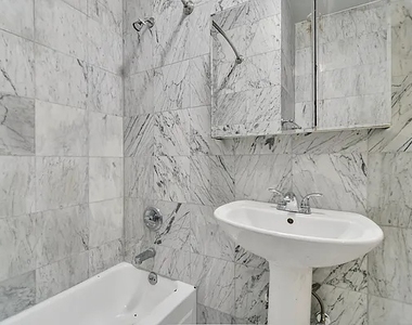 17 Greenwich Avenue - Photo Thumbnail 5