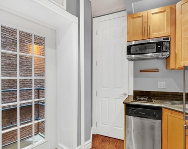 East 35th Street - Photo Thumbnail 3