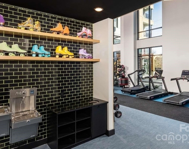 1015 N Alexander Street - Photo Thumbnail 25
