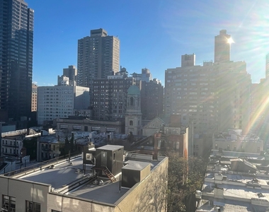 East 88th / 1st Avenue - Photo Thumbnail 3