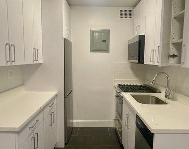 East 88th / 1st Avenue - Photo Thumbnail 5