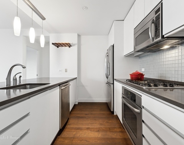 306 Gold St - Photo Thumbnail 3