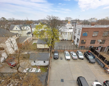 Jamaica Avenue - Photo Thumbnail 14