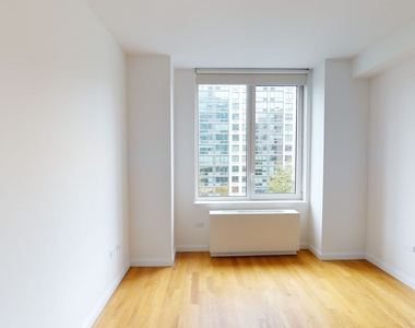 795 Columbus Ave - Photo Thumbnail 3