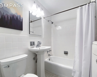 300 E 33rd Street - Photo Thumbnail 7