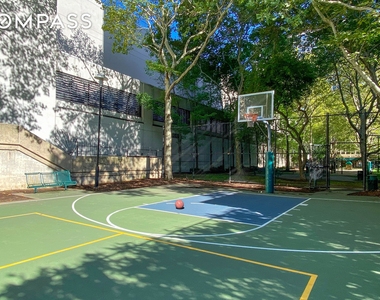 300 E 33rd Street - Photo Thumbnail 13