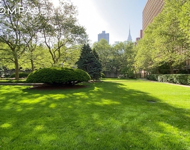 300 E 33rd Street - Photo Thumbnail 12