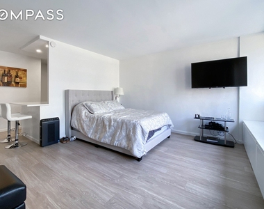 300 E 33rd Street - Photo Thumbnail 4