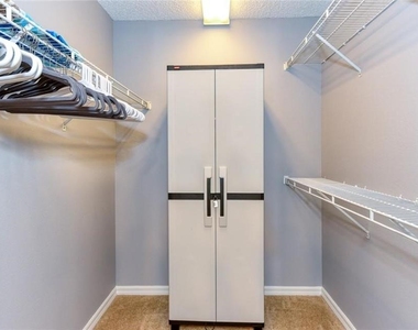 5652 Ashton Lake Drive - Photo Thumbnail 16