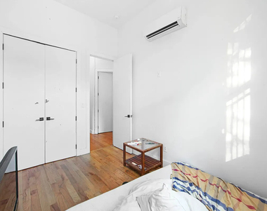 485 Evergreen Ave - Photo Thumbnail 6