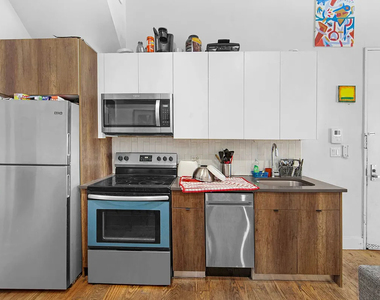 485 Evergreen Ave - Photo Thumbnail 2