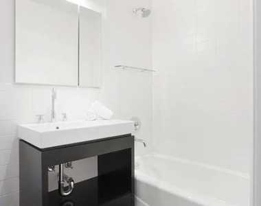 Washington Street - Photo Thumbnail 4