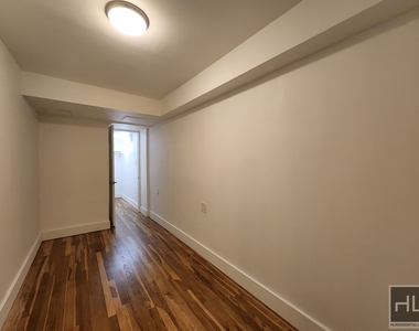 East 53rd Street - Photo Thumbnail 7