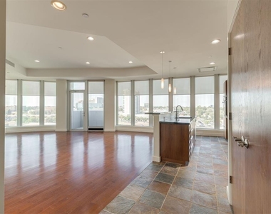 5900 Mosteller Drive - Photo Thumbnail 4