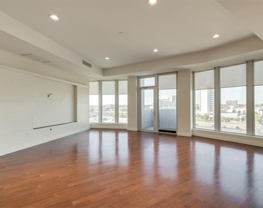 5900 Mosteller Drive - Photo Thumbnail 7