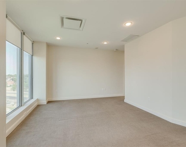 5900 Mosteller Drive - Photo Thumbnail 10