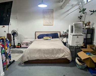 315 Berry Street - Photo Thumbnail 5