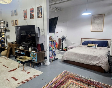 315 Berry Street - Photo Thumbnail 4