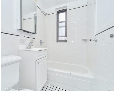305 W 45th St - Photo Thumbnail 1